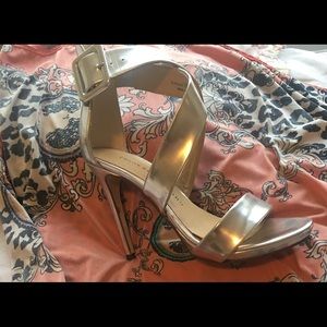 Silver strappy heel shoe